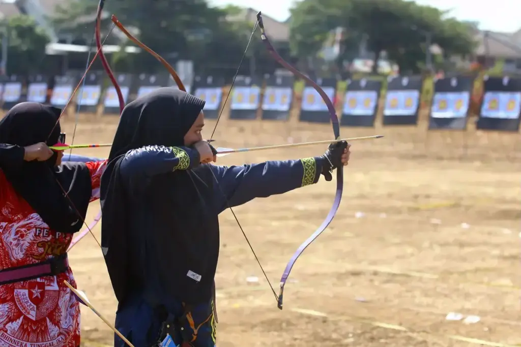 August 23, 2026, Malang, Indonesia: MALANG, INDONESIA – AUGUST 23, 2026: Athletes compete in the National Traditional Archery Championship organized by the Indonesian Traditional Archery Federation (FESPATI) in Malang, East Java, Indonesia, on August