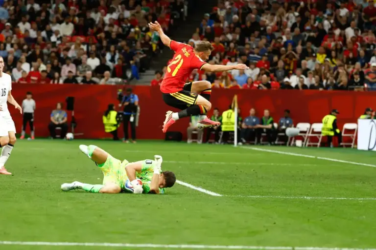 June 26, 2026, Vancouver, British Columbia, Canada: TIMOTHY CASTAGNE (21) of Belgiumjumps over MAX CROCOMBE (1) of New Zealand to avoid a collision. Belgium vs. New Zealand in FIFA World Cup group stage play held at BC Place Stadium in Vancouver, B
