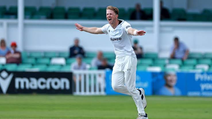 Ben Allison taking 5-22 leaves Worcestershire leading by 131 runs