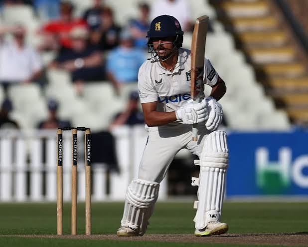 Warwickshire Skittle Leicestershire for 125 in Title Boost