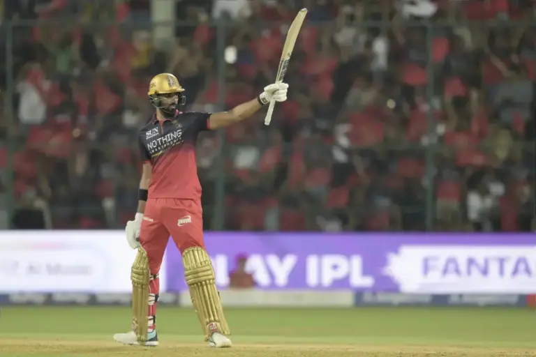 April 24, 2026, Bengaluru, Tamil Nadu, India: Devdutt Padikkal of RCB brings up a 50 during the Royal Challengers Bengaluru vs Gujarat Titans IPL 2026 match at the M. Chinnaswamy Stadium, Bengaluru, India on the 24th April 2026. (Credit Image: © Vikr