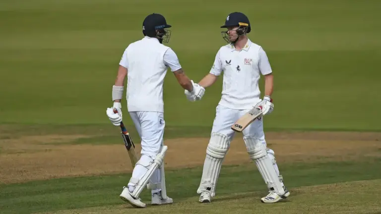 Kent take control as Ben Compton century puts Gloucestershire behind
