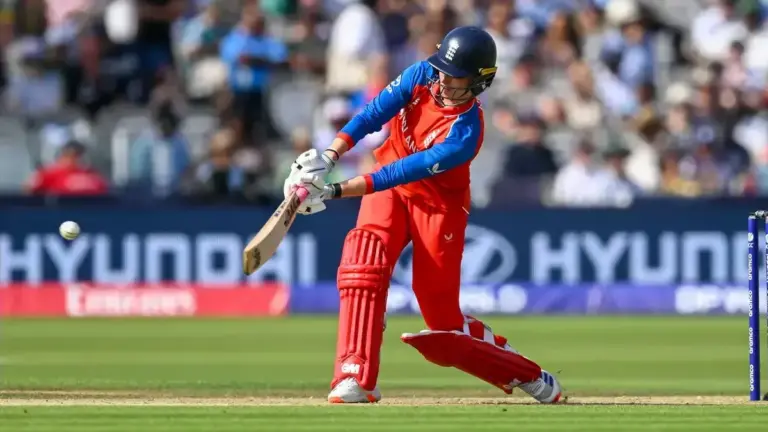 Freya Kemp joins Surrey from Hampshire on multi-year contract