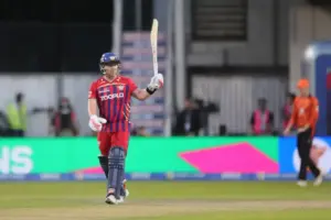 Tim Seifert of Manchester Super Giants acknowledges the crowd after scoring fifty runs during the The Hundred match between Manchester Super Giants and Sunrisers at Old Trafford, Manchester, UK on 11 August 2026.