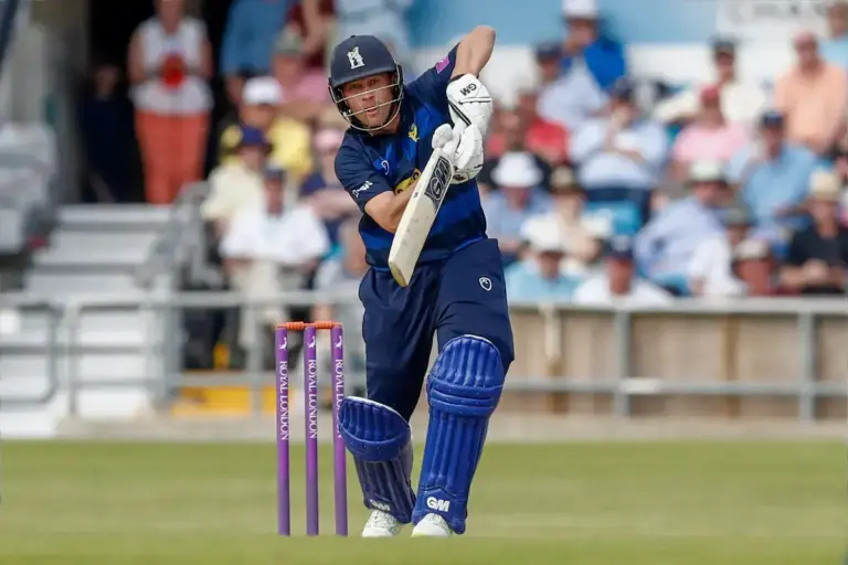 Warwickshire Jonathan Trott in action during the Royal London 1 Day Cup match between Yorkshire County Cricket Club and Warwickshire County Cricket Club at Headingley Stadium, Headingley, United Kingdom on 20 May 2018. Picture by Simon Davies.