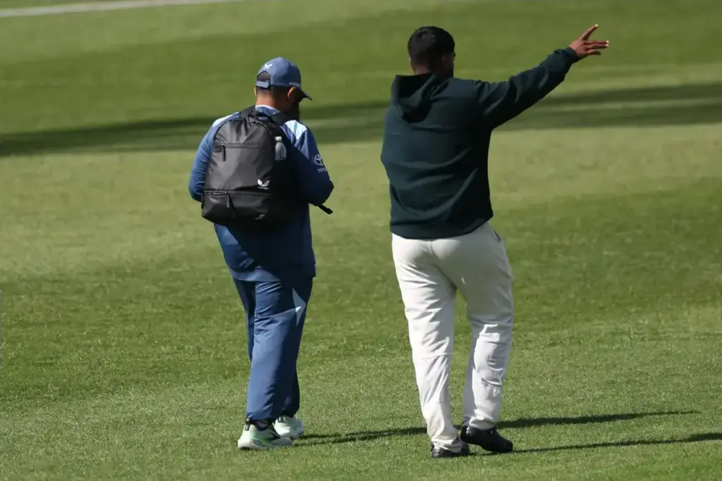 Spin bowling coach Mushtaq Ahmed chats to Leicestershire's Rehan Ahmed over the tea interval during Day Two of the Rothesay County Championship One match between Leicestershire County Cricket Club and Essex County Cricket Club at the Uptonsteel Grace